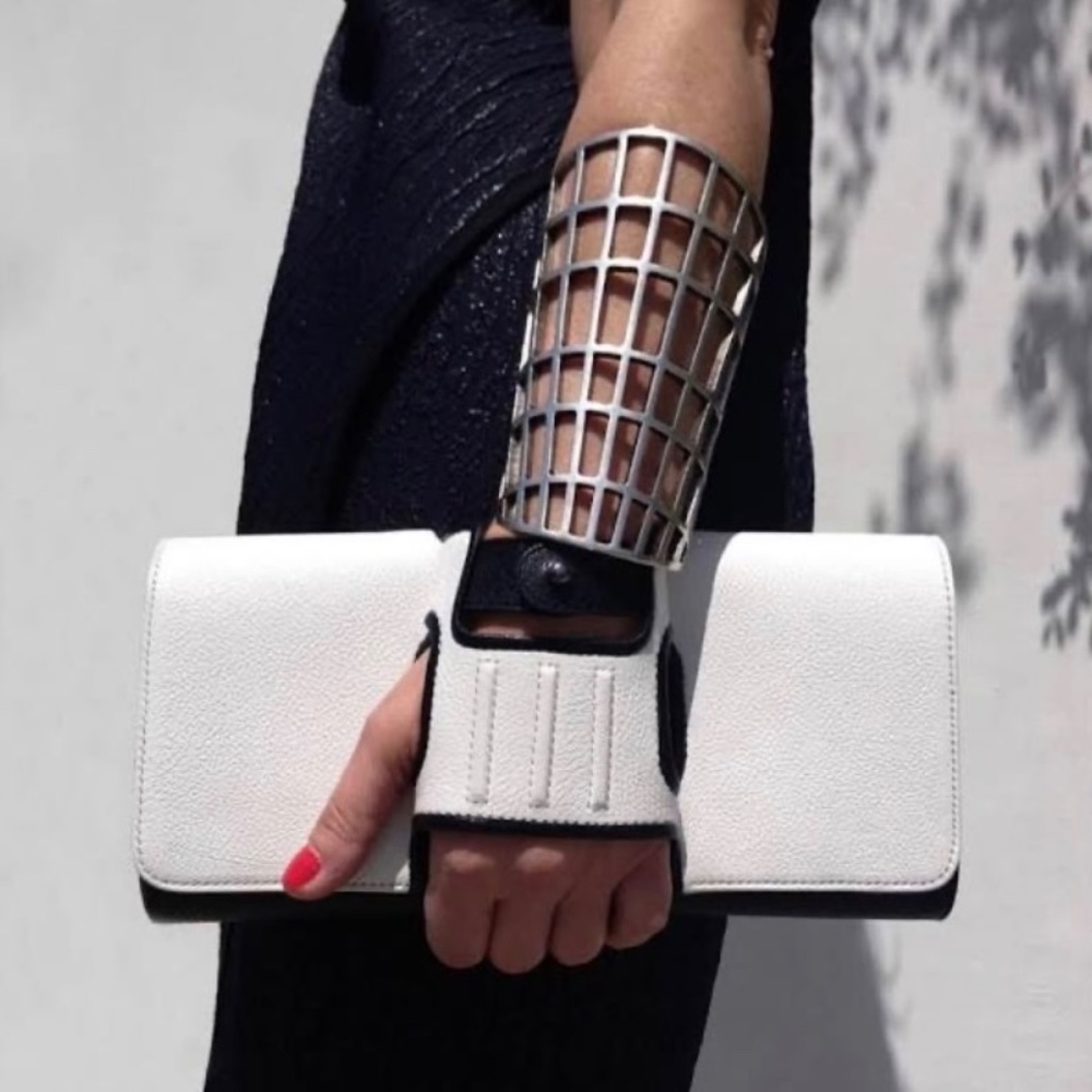 Perrin Paris Black And White La Newyorkaise Glove Clutch - Picture 5 of 13